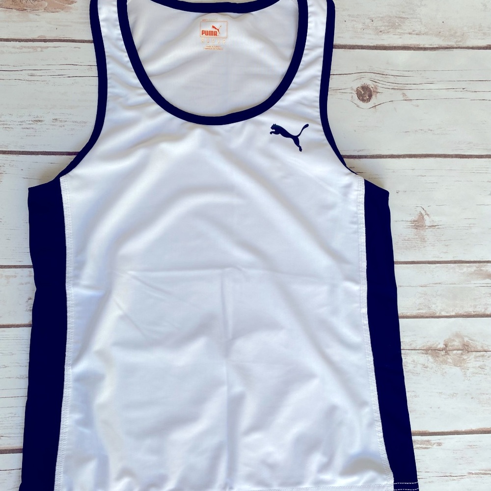NWOT Women’s Puma Athletic Top 💪🏽
